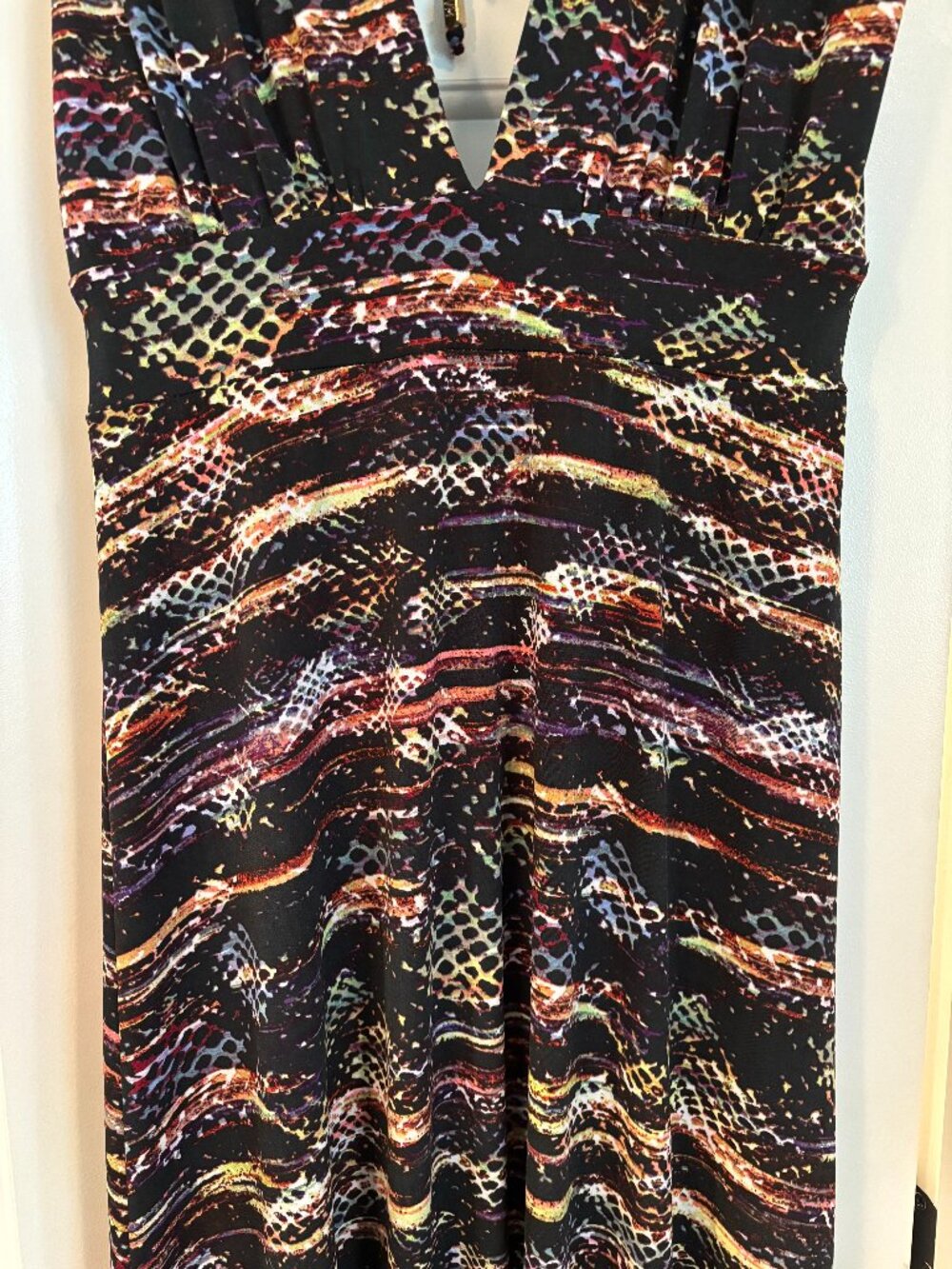 Veronica M Sleeveless V-Neck Maxi Dress - Snakeskin Pattern size L